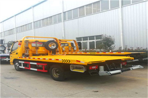 军博附近拖车救援搭电